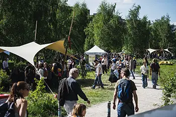 Festivalgelände beim Park am Hochwasserbassin – Asphaltsprenger 2025; Foto: Linus Koch